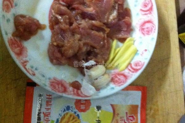 榨菜炒肉片的做法图解1