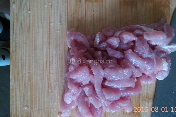 丝瓜炒肉的做法图解1