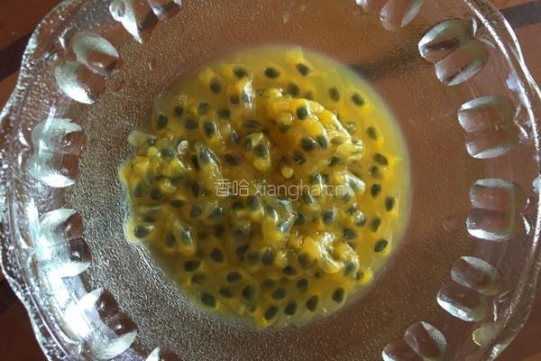 百香果蜂蜜冷饮的做法图解1