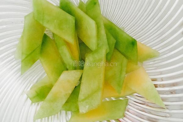 哈密瓜皮拌木耳的做法图解4
