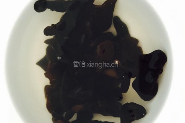 哈密瓜皮拌木耳的做法图解5