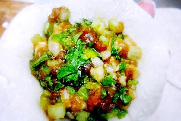 芹菜肉包子的做法图解8