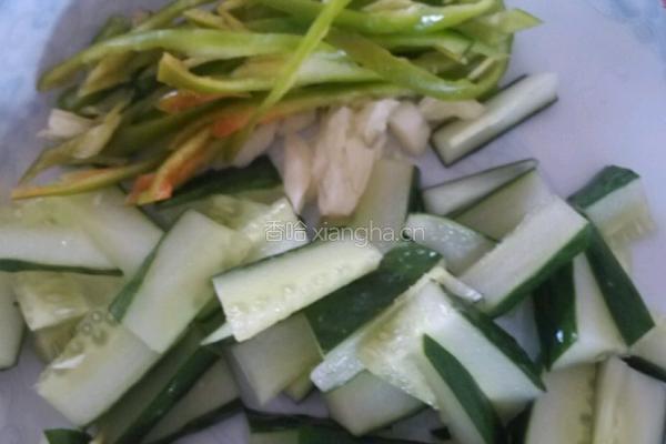 肉丝黄瓜的做法图解1