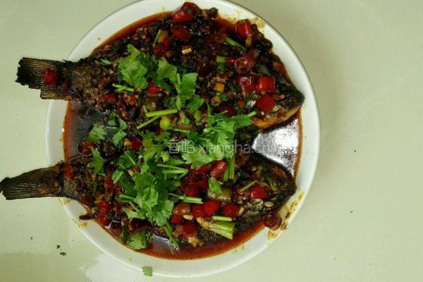老干妈豆豉鲫鱼的做法图解6
