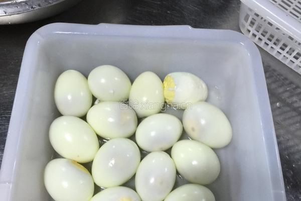 红烧肉卤蛋的做法图解1