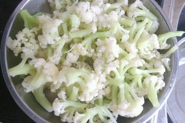 菜花炒肉的做法图解2