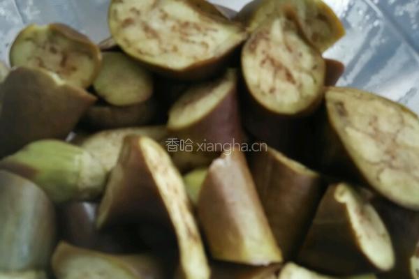 韭菜炒茄子的做法图解1