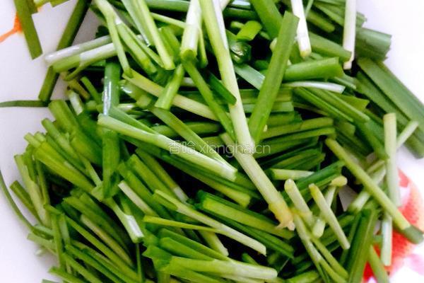 韭菜豆芽炒肉的做法图解1