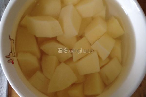 鸡翅根烧土豆的做法图解2
