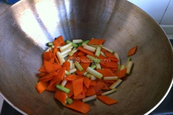 木耳炒豆腐的做法图解4
