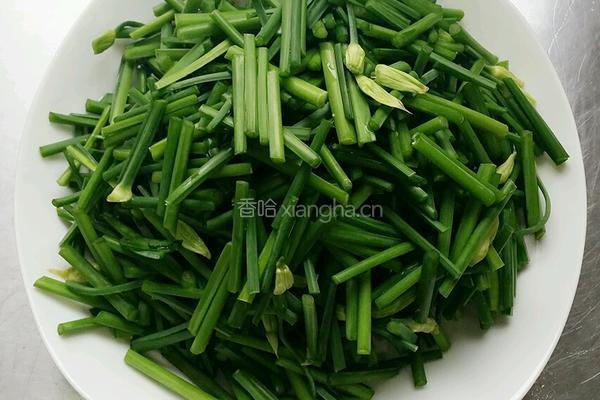 韭菜梗炒鸡蛋的做法图解1