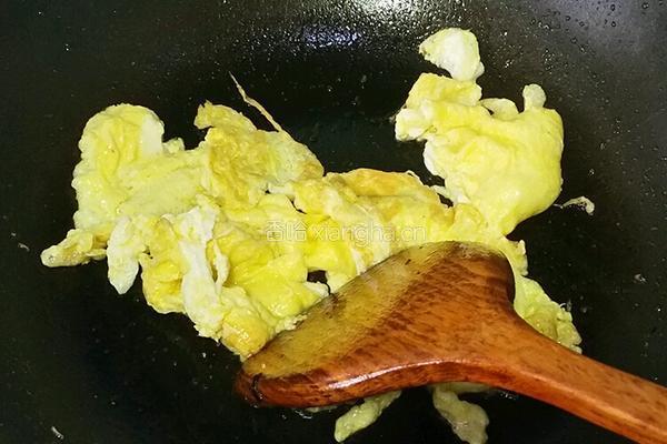 韭菜梗炒鸡蛋的做法图解4