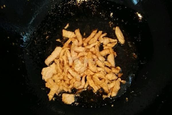荷兰豆胡萝卜炒瘦肉的做法图解3