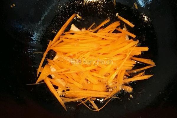 荷兰豆胡萝卜炒瘦肉的做法图解4