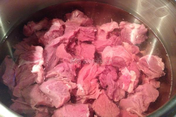 牛肉胡萝卜火锅的做法图解1