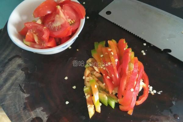 蕃茄炒油渣的做法图解2
