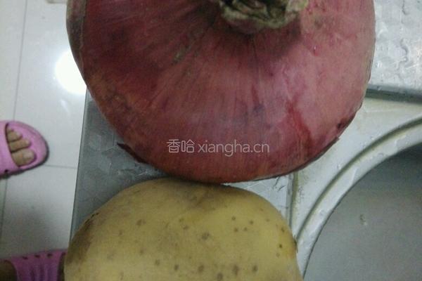 洋葱炒土豆的做法图解1