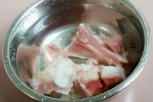 花生莲藕筒骨汤的做法图解3