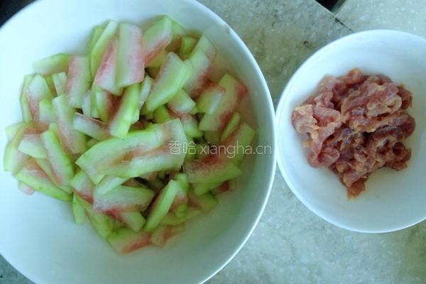 瘦肉丝炒西瓜翠衣的做法图解5