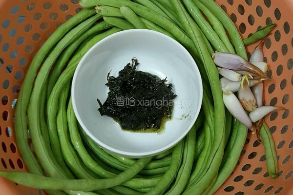 橄榄菜炒豇豆的做法图解1