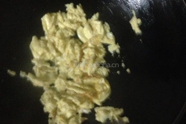 蒜苗炒鸡蛋的做法图解2