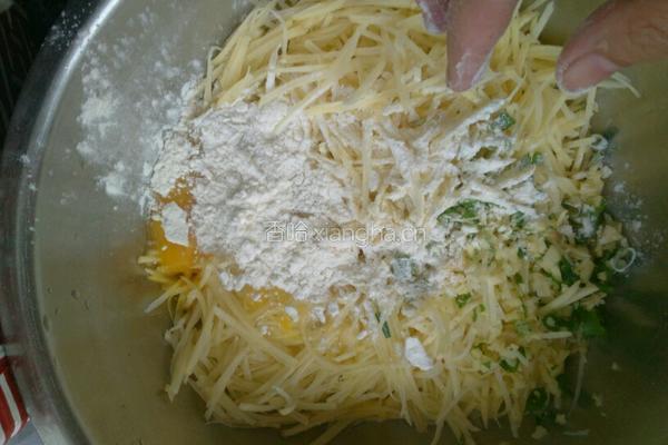 煎土豆丝饼子的做法图解3