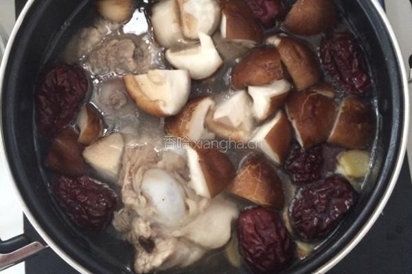香菇山药大骨汤的做法图解4