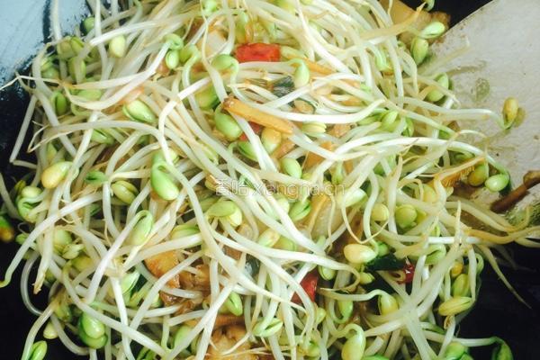 豆芽韭菜炒肉的做法图解5
