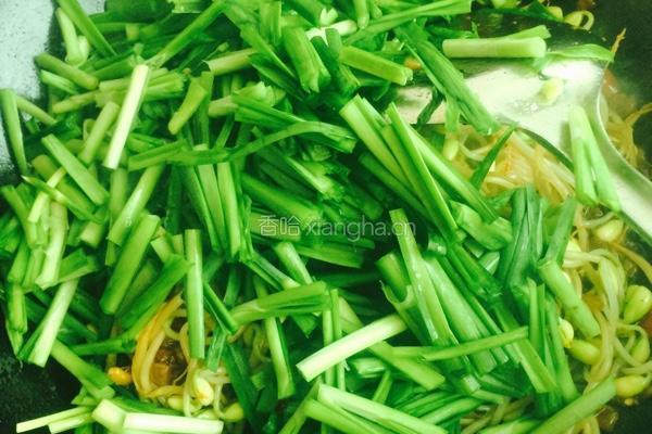 豆芽韭菜炒肉的做法图解6