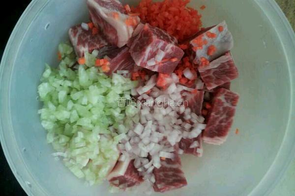 茄汁牛肉粒的做法图解1