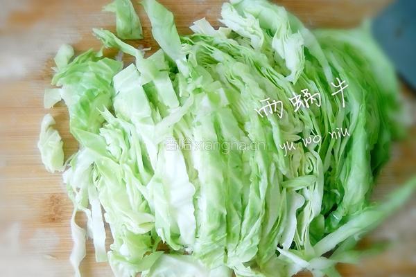 鸡丝炒圆白菜的做法图解1
