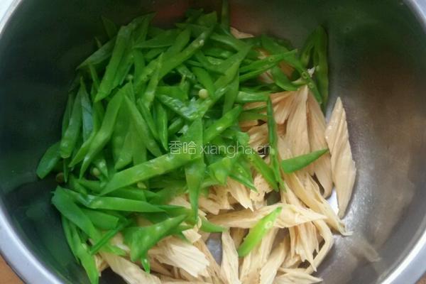 荷兰豆拌腐竹的做法图解3