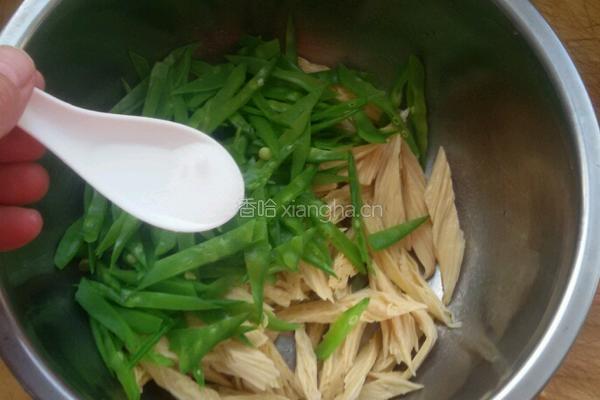 荷兰豆拌腐竹的做法图解4