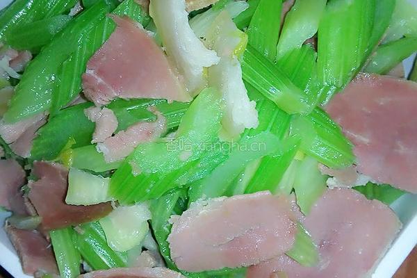 腊肉炒西芹的做法图解12