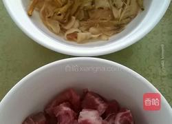石斛百合炖瘦肉汤的做法图解1