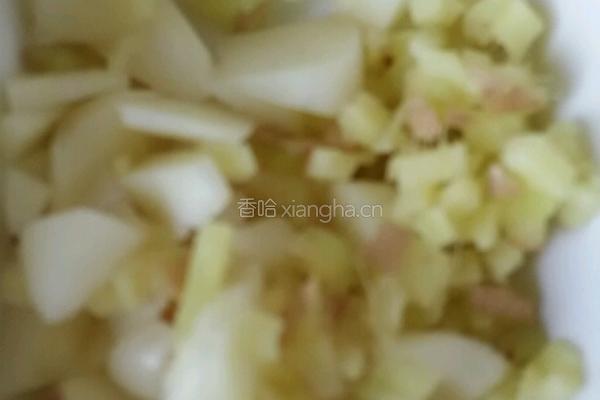 平菇猪血滑肉汤的做法图解2