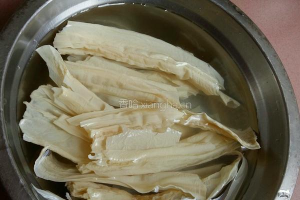 素炒芹菜胡萝卜腐竹的做法图解3