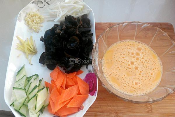 木耳炒鸡蛋的做法图解1