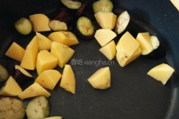 茄子炖土豆的做法图解4
