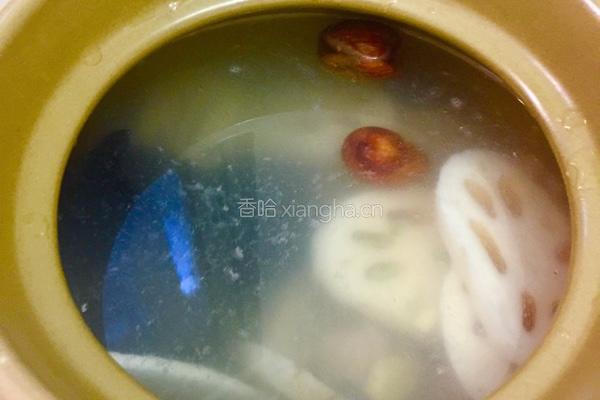 莲藕绿豆排骨汤的做法图解4