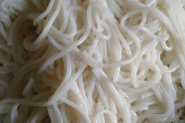 素菜米粉的做法图解1