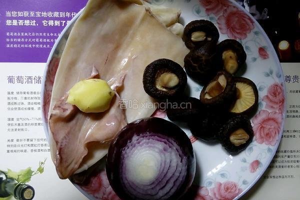香菇洋葱玉米炒干鱿鱼的做法图解3