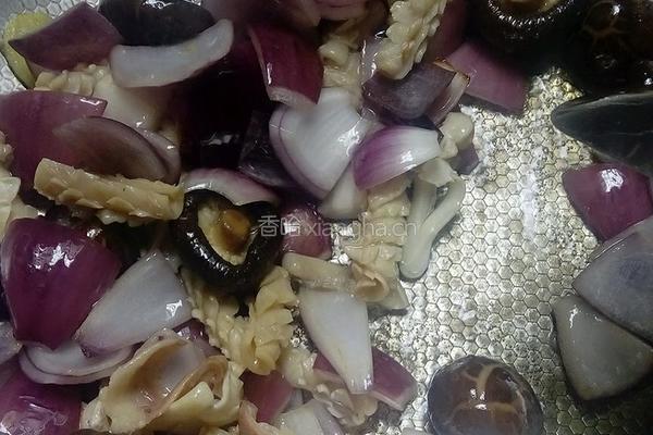 香菇洋葱玉米炒干鱿鱼的做法图解8