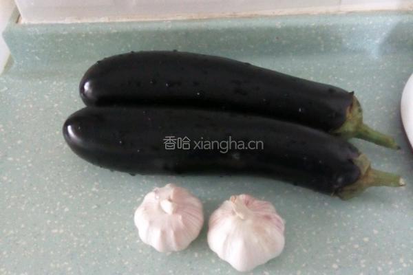 XO酱蒸茄子的做法图解1