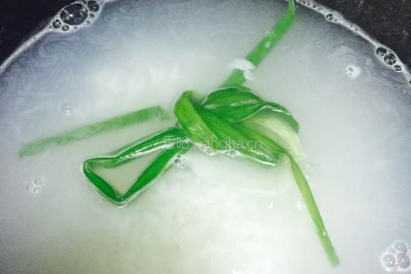 鲜虾芹菜粥的做法图解4