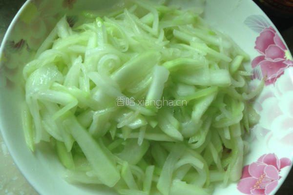 小葫芦瓜炒鸡蛋的做法图解1