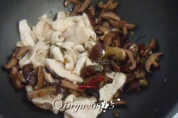 鸡片炒香菇 的做法图解8