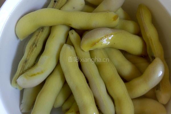 炒狗爪豆的做法图解1
