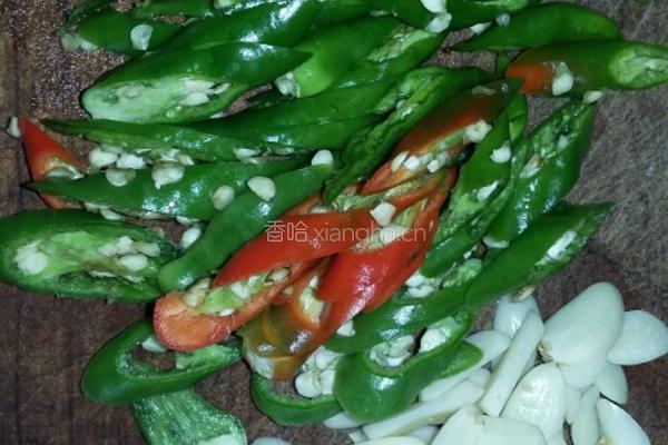 清炒野生菌的做法图解2