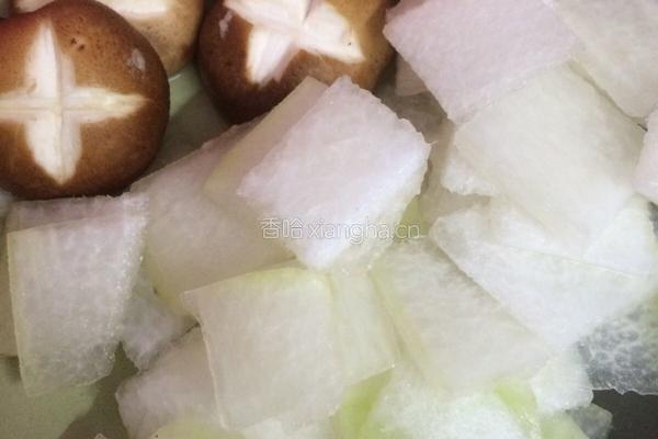 丸子蔬菜汤的做法图解1